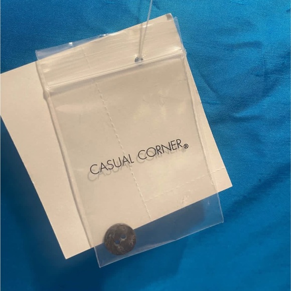 VTG Casual  corner 100% SILK NWT Button Down Blouse Women’s 6 Beautiful Blue - Picture 10 of 11